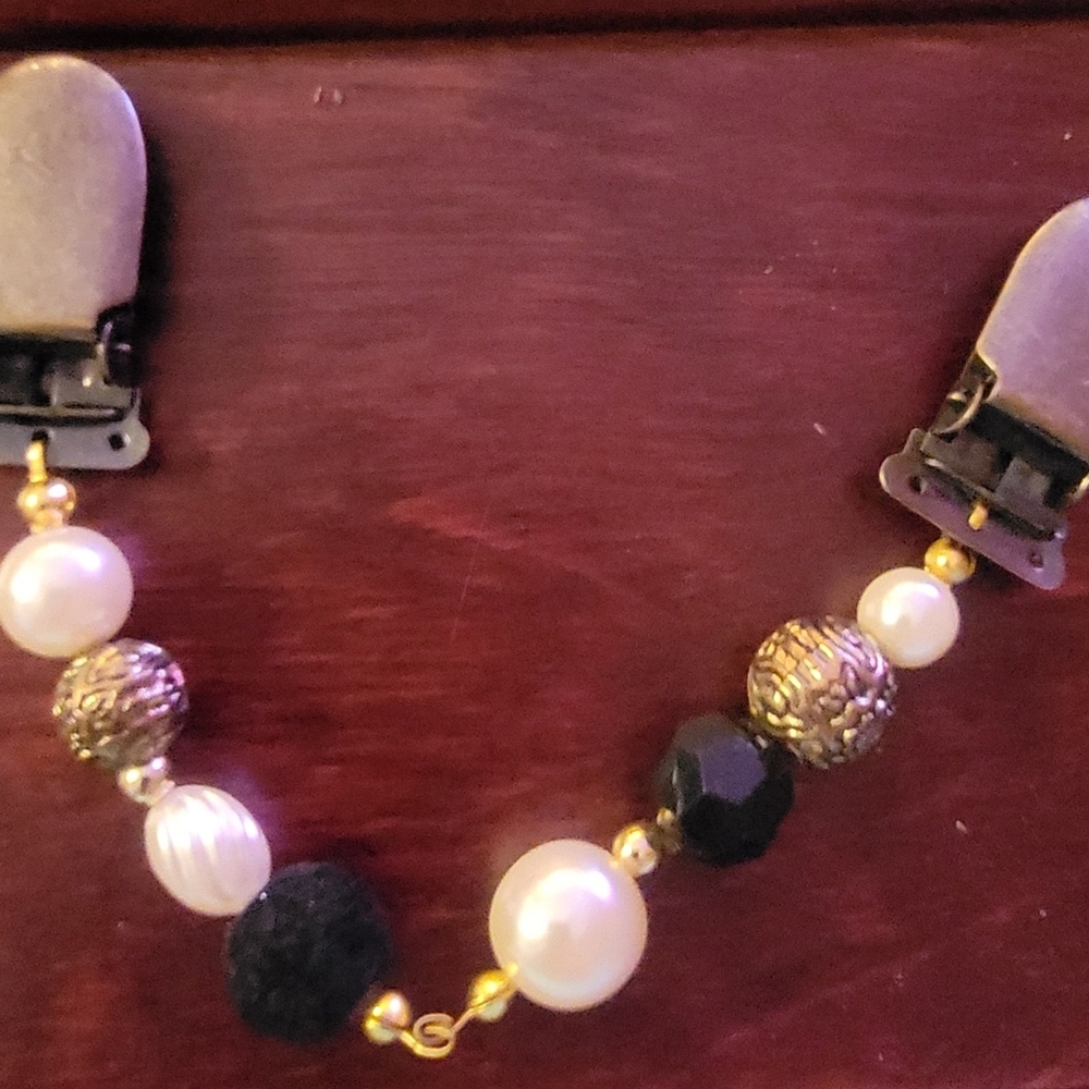 Source Unknown Elegant Gold and Black Beaded Accessory